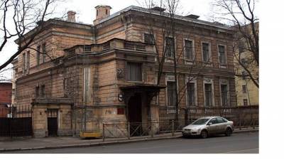 С фасада бывшего особняка Кирштена на Рижском проспекте сняли строительные леса - piter.tv - Санкт-Петербург