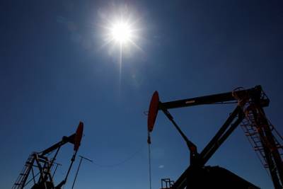 Цена нефти вернулась к показателям февраля прошлого года - lenta.ru - США - Лондон
