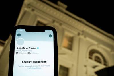 Дональд Трамп - Стало известно о реакции Трампа на блокировку его аккаунта в Twitter - lenta.ru - США