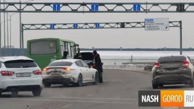 На мосту в Тюмени случилось массовое ДТП с маршруткой - nashgorod.ru - Тюмень