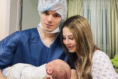 Арсений Шульгин - Сын Валерии уехал отдыхать через неделю после родов жены - skuke.net - Сочи