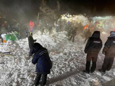 Под снежной лавиной в Норильске могут оставаться люди - rosbalt.ru - Норильск