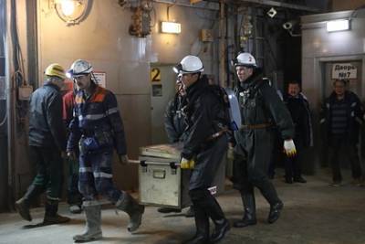 Около 200 горняков эвакуированы из шахты в Кузбассе из-за пожара - lenta.ru - Актюбинская обл. - район Таштагольский