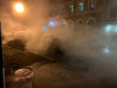 В Адмиралтейском районе за ночь прорвало сразу две трубы - neva.today - Санкт-Петербург