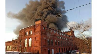 На Косой линии загорелось дизтопливо - piter.tv - Санкт-Петербург