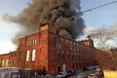 Сильный пожар едва не уничтожил полузаброшенный склад на Васильевском острове - spb.mk.ru - Ленинградская обл. - Санкт-Петербург