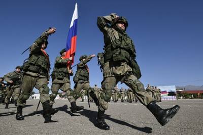 Правительство увеличило зарплаты военным и силовикам - lenta.ru - Россия