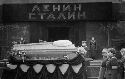 Иосиф Сталин - Никита Хрущев - Зачем китайцы в 1961 году хотели забрать себе тело Сталина - russian7.ru - Китай - Албания