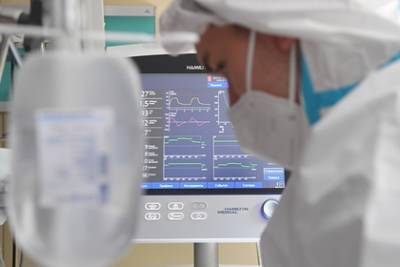 Названо число генетически склонных к тяжелому течению COVID-19 россиян - lenta.ru - Австрия - Россия - США - Англия - Швейцария - Германия - Испания