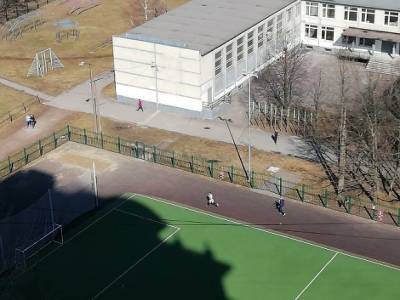 В Находке задержали пришедшего в школу мужчину со страйкбольным автоматом - rosbalt.ru - Россия - Приморье край