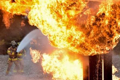 Опубликовано видео крупного пожара на складе со строительными материалами в Новой Москве - argumenti.ru - Москва - Мосрентген