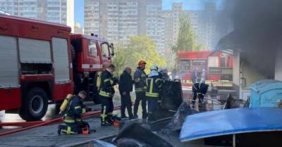 В Киеве на Позняках горела гимназия: эвакуировали 1,5 тысячи детей (ФОТО) - delo.ua - Украина - Киев