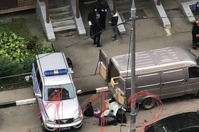 Ольга Врадий - В Подмосковье найдены мумифицированные тела мужчины и женщины в подъезде дома - lenta.ru - Россия - Московская обл.