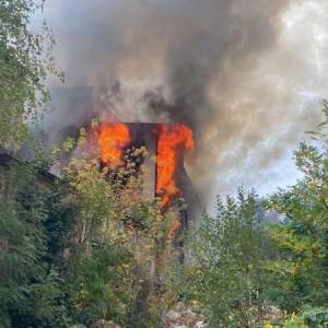 На территории бывшего завода в Мукачево произошел пожар. Фото. Видео - reporter-ua.com - Украина