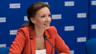 Владимир Путин - Анна Кузнецова - Путин освободил Кузнецову с поста детского омбудсмена из-за ее избрания в Думу - vm.ru - Россия