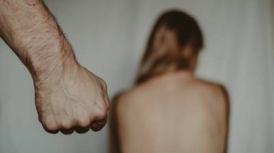 В Воронеже пьяный мужчина до смерти избил 44-летнюю сожительницу - vestivrn.ru - Россия - Воронеж