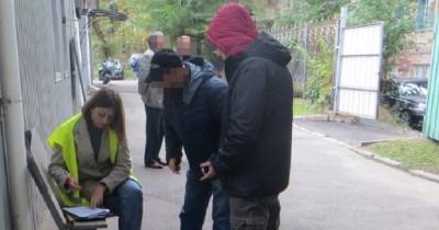 В Киеве из пневматики ранили водителя главы Госархива (фото) - focus.ua - Украина - Киев