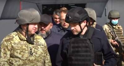 Денис Монастырский - Монастырский наградил нацгвардейцев в зоне ООС (ВИДЕО) - lenta.ua - Украина - Луганская обл. - Донбасс