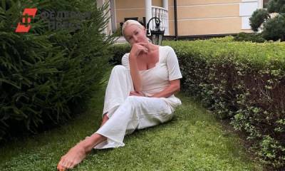 Балерина Анастасия Волочкова - Трусы и десерт: Волочкова присела в окружении сладостей - fedpress.ru - Москва