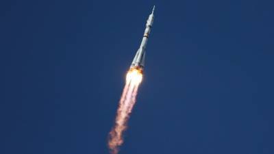 Томас Круз - Клим Шипенко - Антон Шкаплеров - Юлия Пересильд - Как тебе такое, Том Круз? Россия обошла США, первой отправив киноэкипаж в космос - 5-tv.ru - Россия - США