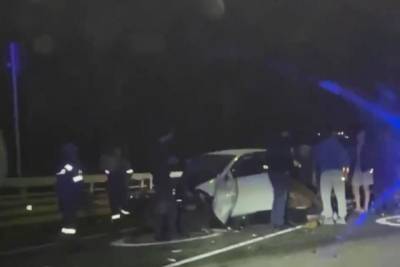 На трассе в Сочи в результате ДТП с двумя иномарками и микроавтобусом погиб один человек - kuban.mk.ru - Россия - Сочи - Краснодарский край - Адлер