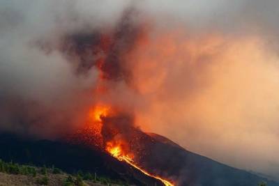 Лава затапливает остров Ла-Пальма после нового обрушения кратера вулкана - unn.com.ua - Украина - Киев - Испания