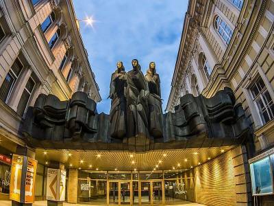 Литовский национальный драматический театр отменяет премьеру из-за обвинений режиссёру в Бельгии - obzor.lt - Бельгия - Литва
