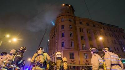 Более 20 квартир пострадали при пожаре в доме Чубакова на набережной Карповки - dp.ru - район Петроградский