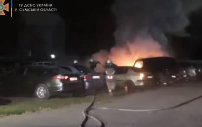 В Сумах горела стоянка, пострадали семь машин - korrespondent.net - Украина