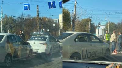 В Воронеже столкнулись иномарки с логотипами Uber и «Яндекс.Такси» - vestivrn.ru - Воронеж