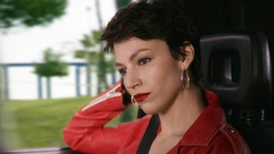 Токио из «Бумажного дома» с вечерним макияжем впечатлила чувственным видом: «Молодая Ума Турман» - sport.politeka.net - Украина - Токио - Испания