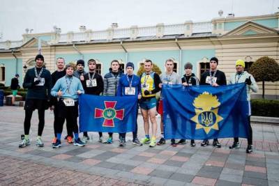 Валерий Залужный - Сборная НГУ стала победительницей первого Украинского военного забега - lenta.ua - Украина