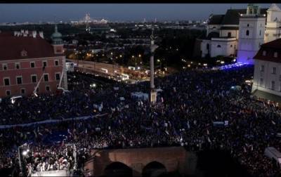 Тысячи поляков вышли на акцию в поддержку членства Польши в ЕС - korrespondent.net - Украина - Польша - Варшава - Гданьск - Познань