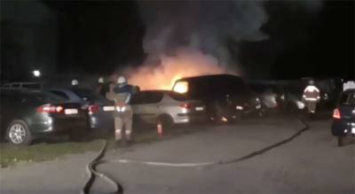 В Сумах на автомобильной стоянке сгорели 7 автомобилей - lenta.ua - Украина