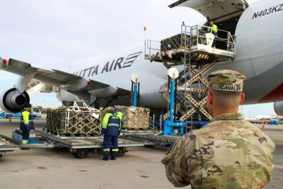 Джо Байден - Американский Boeing 747 доставил 90 тонн груза Минобороны Украины - mk.ru - США - Украина - Киев - штат Делавэр