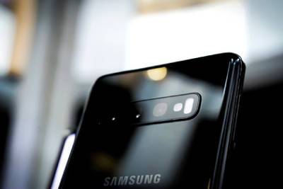 Samsung установила на британские смартфоны российские приложения - lenta.ru - Россия - Англия
