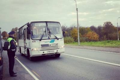 В Ленобласти сняли с маршрута автобус без лицензии - mk.ru - Ленинградская обл. - Санкт-Петербург