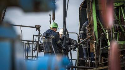 Цены на нефть подскочили почти на 2% на открытии торгов - iz.ru - Израиль - Лондон