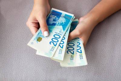 Минфин: тысячи работников общественного сектора получают завышенную зарплату - news.israelinfo.co.il