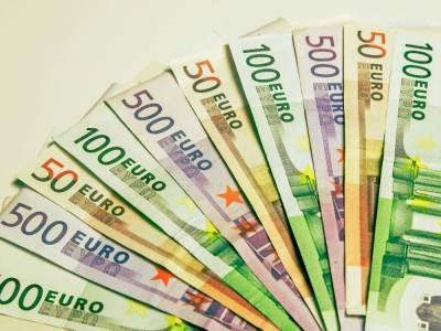 В Евросоюзе могут одобрить инвестиционный пакет для Украины на €6,5 млрд – СМИ - gordonua.com - Австрия - Россия - Украина - Швейцария - Германия - Франция - Венгрия - Польша - Кипр - Голландия - Люксембург