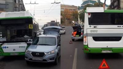 В центре Воронежа пенсионерка на иномарке врезалась в автобус: пострадал пассажир - vestivrn.ru - Воронеж