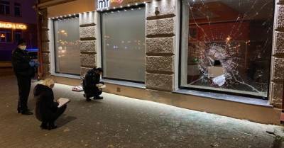 ФОТО. Граждане Румынии задержаны на попытке кражи из магазина LMT - rus.delfi.lv - Румыния - Латвия