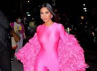 Ким Кардашьян - Все оттенки розового: рассматриваем сразу три невероятно ярких образа Ким Кардашьян - skuke.net