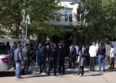 Девятиклассник принес нож в школу Махачкалы и насмерть зарезал одноклассника - province.ru - Махачкала