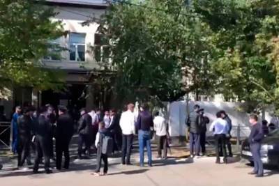 Александр Бастрыкин - Бастрыкин поставил на контроль ход расследования убийства в школе Махачкалы - lenta.ru - Россия - Махачкала