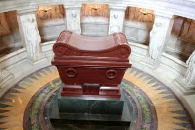 Во Франции - На аукционе во Франции продан фрагмент гроба Наполеона - govoritmoskva.ru - Франция - Святая Елена