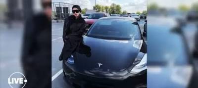 Ирина Билык - Ирина Билык купила новую Tesla за миллионы гривен: певицу словили в шикарном авто - w-n.com.ua