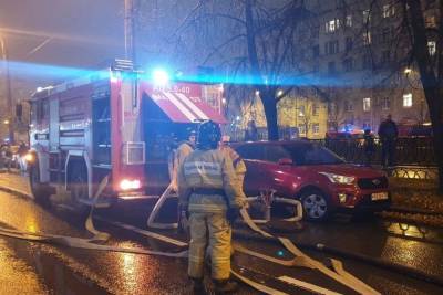 Временный угол обрели 12 семей из горевшего дома на набережной Карповки - spb.mk.ru