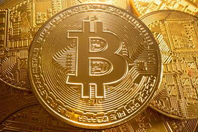 Биткоин рекордно подорожал - lenta.ru - США