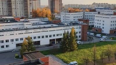 В Петербурге у главной инфекционной детской больницы очевидцы засняли очередь из скорых - znak.com - Санкт-Петербург - район Фрунзенский
